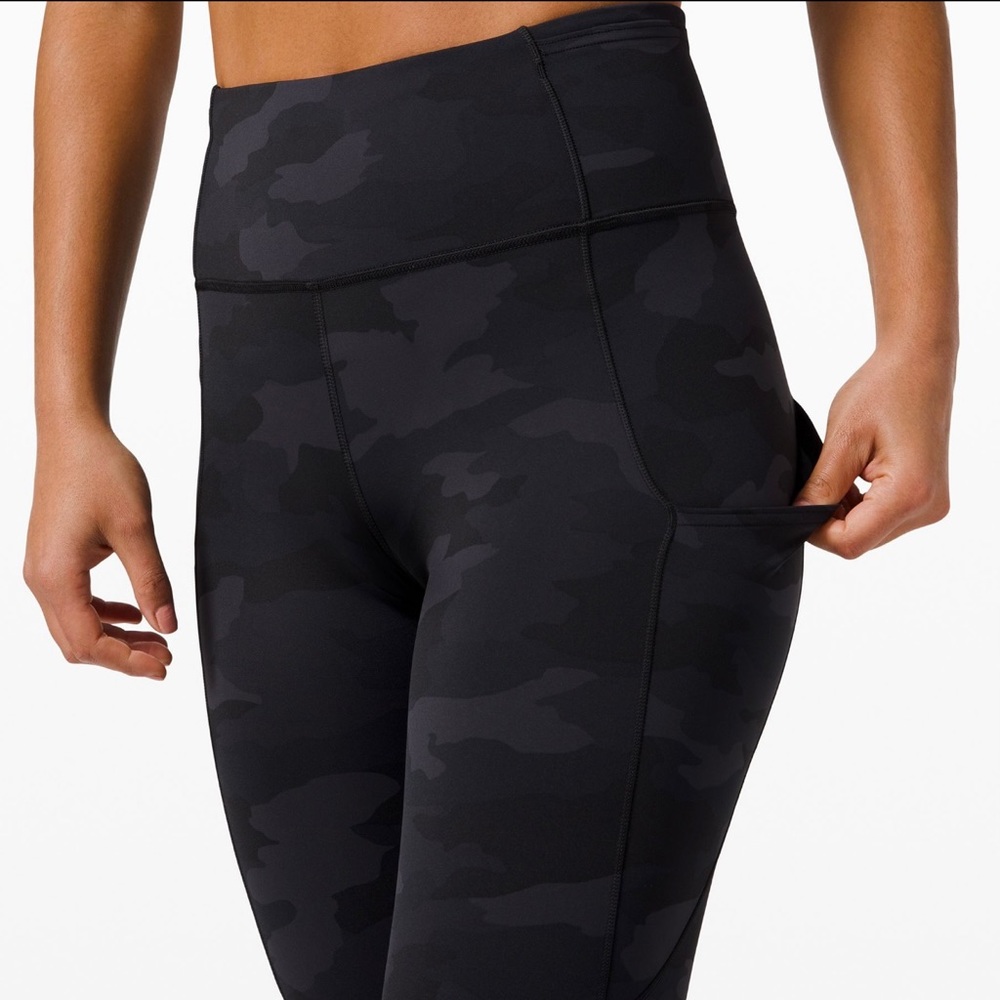 Lululemon Fast and free blk/navy camp 19” capri